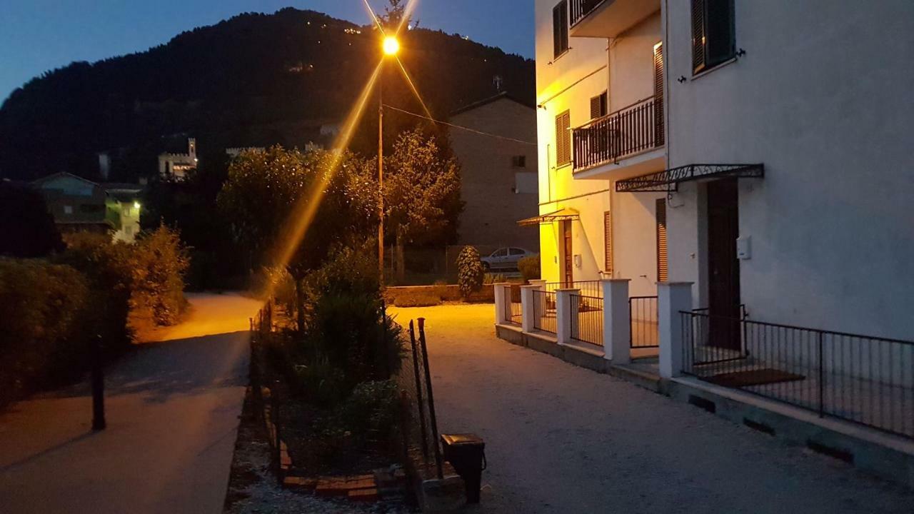 Apartamento Casa Guastuglia Gubbio Exterior foto